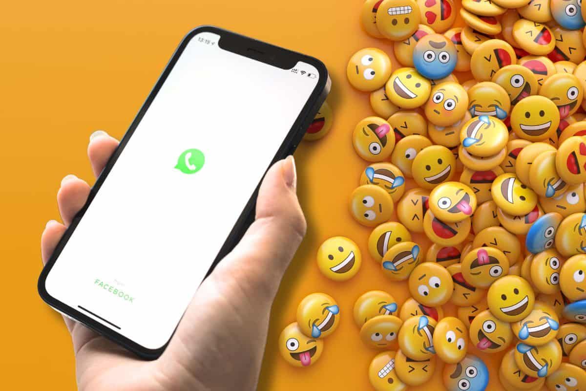 emoji e telefono con icona whatsapp